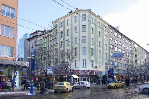 Продавам многостаен апартамент Топ Център-София