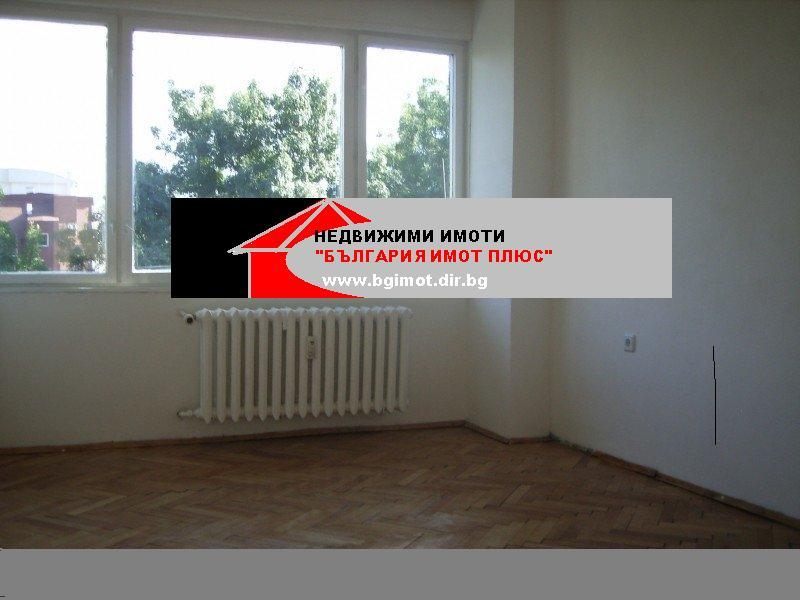 ПОД НАЕМ 3СТАЕН ЦЕНТЪР УЛ.КНЯЗ БОРИС НЕОБЗАВЕДЕН ОТЛИЧЕН 440ЛВ.