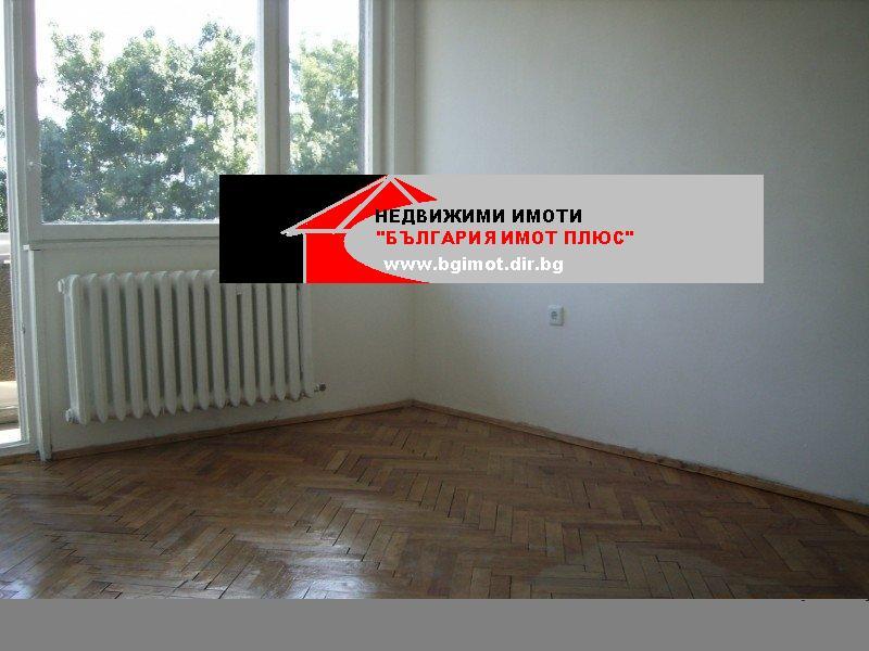 ПОД НАЕМ 3СТАЕН ЦЕНТЪР УЛ.КНЯЗ БОРИС НЕОБЗАВЕДЕН ОТЛИЧЕН 440ЛВ.