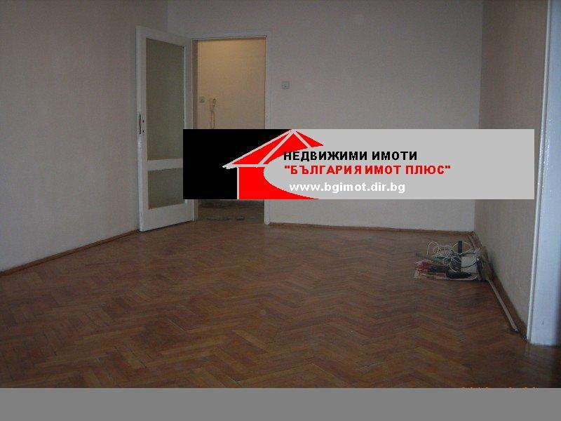 ПОД НАЕМ 3СТАЕН ЦЕНТЪР УЛ.КНЯЗ БОРИС НЕОБЗАВЕДЕН ОТЛИЧЕН 440ЛВ.