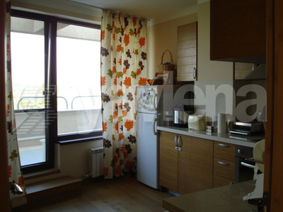 тристаен, София