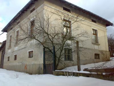 Продава