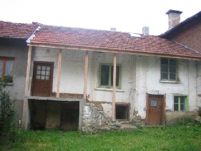 Продава