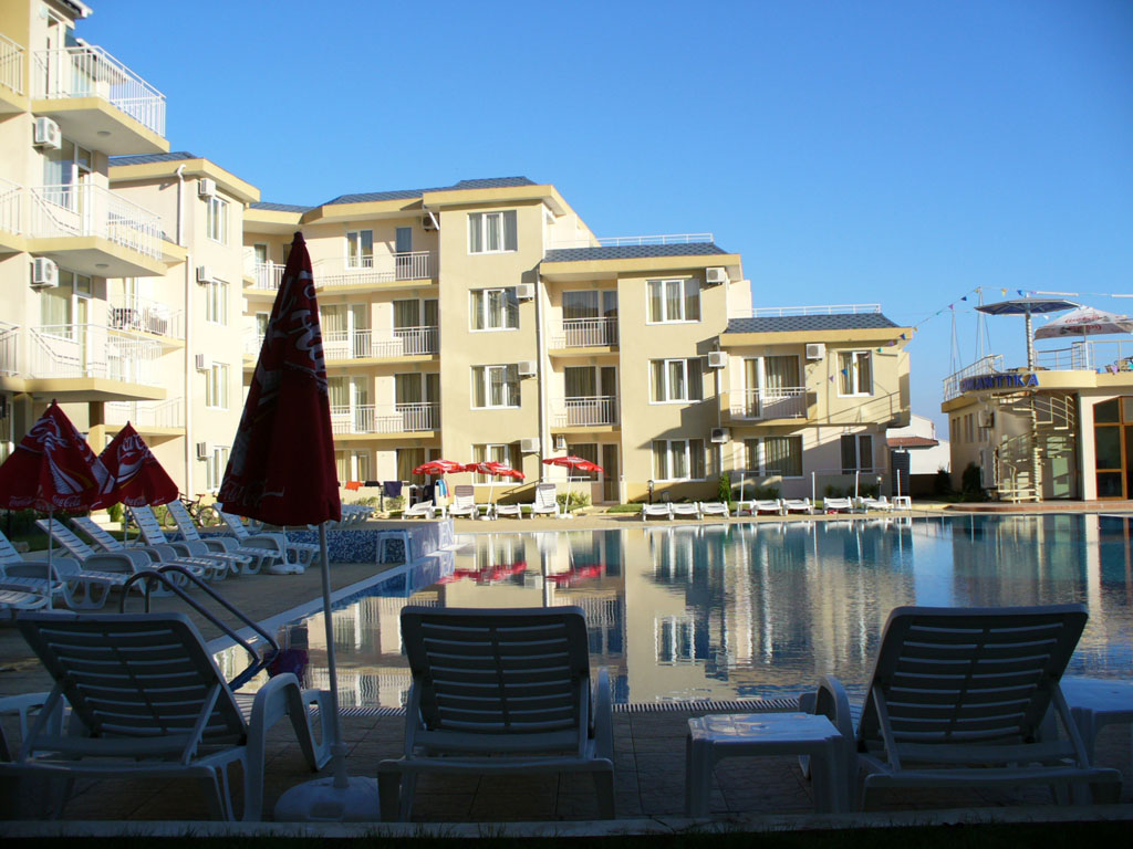 Bulgaria, Ravda, Aparthotel Rutland Bay. For rent Apartment. Price 500 Euro for two weeks. For the full year 2500 Euro.