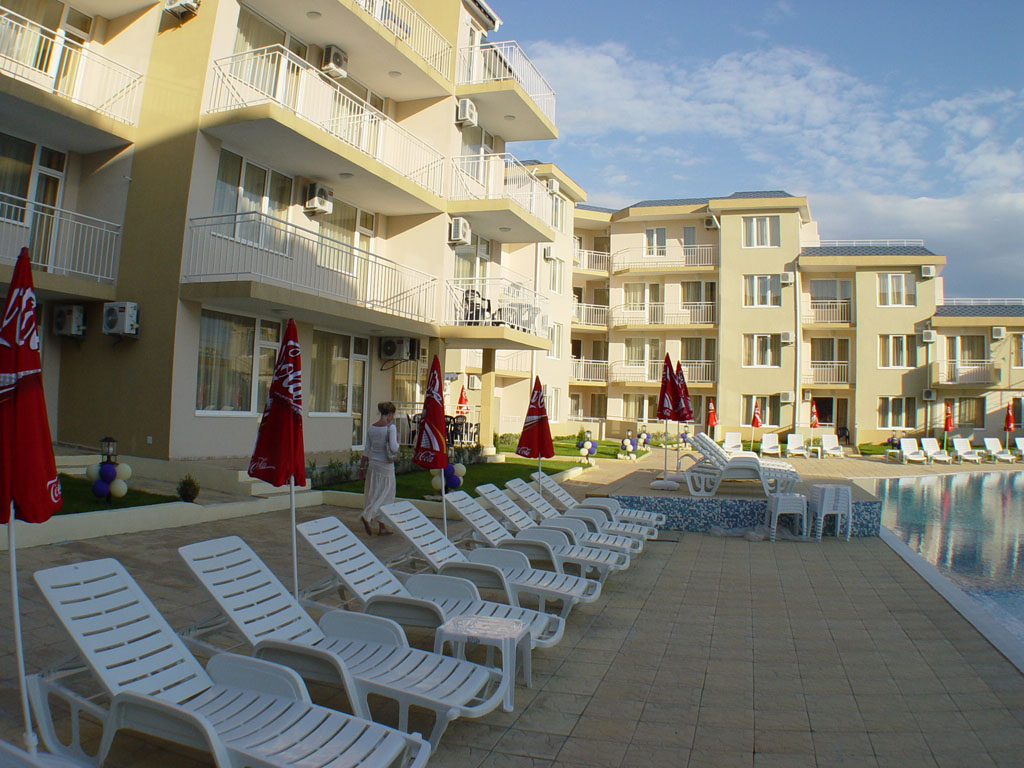 Bulgaria, Ravda, Aparthotel Rutland Bay. For rent Apartment. Price 500 Euro for two weeks. For the full year 2500 Euro.