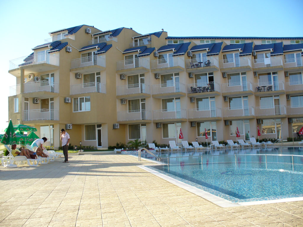 Bulgaria, Ravda, Aparthotel Rutland Bay. For rent Apartment. Price 500 Euro for two weeks. For the full year 2500 Euro.