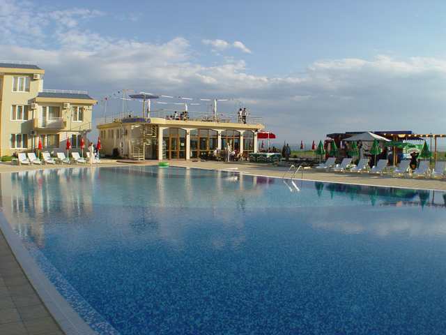 Bulgaria, Ravda, Aparthotel Rutland Bay. For rent Apartment. Price 500 Euro for two weeks. For the full year 2500 Euro.