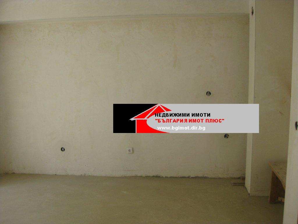 ПРОДАВА 3СТАЕН КРАСНО СЕЛО ДО КЛИНИКА 