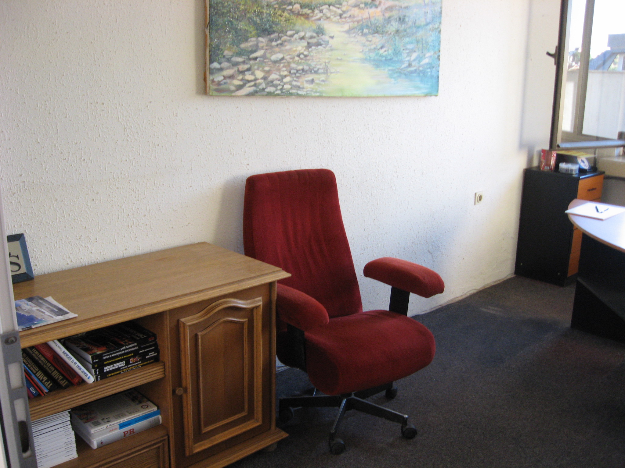 ОБЗАВЕДЕН ОФИС В СУПЕР ЦЕНТЪР БУРГАС