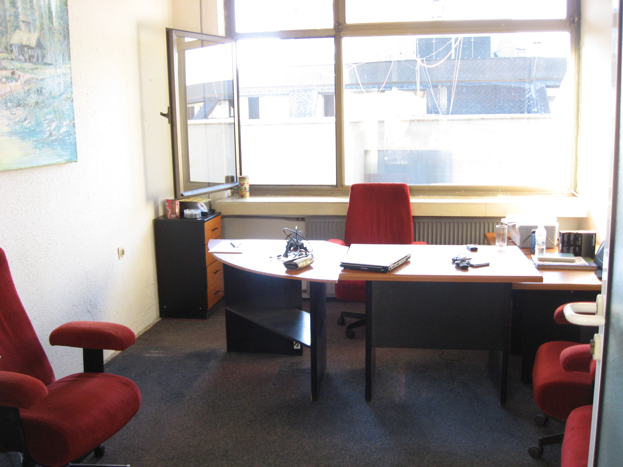 ОБЗАВЕДЕН ОФИС В СУПЕР ЦЕНТЪР БУРГАС