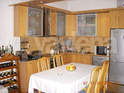 тристаен, София