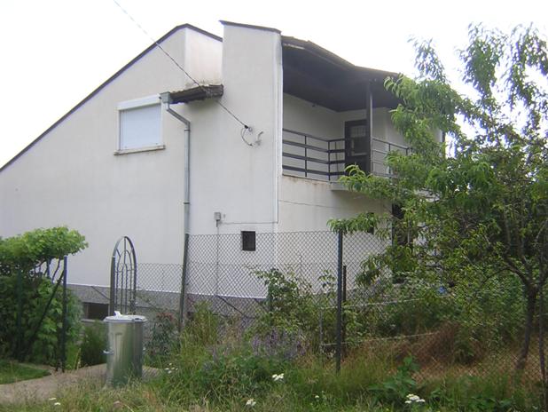 продава къща с двор гр Годеч-45 км от София-луксозен имот