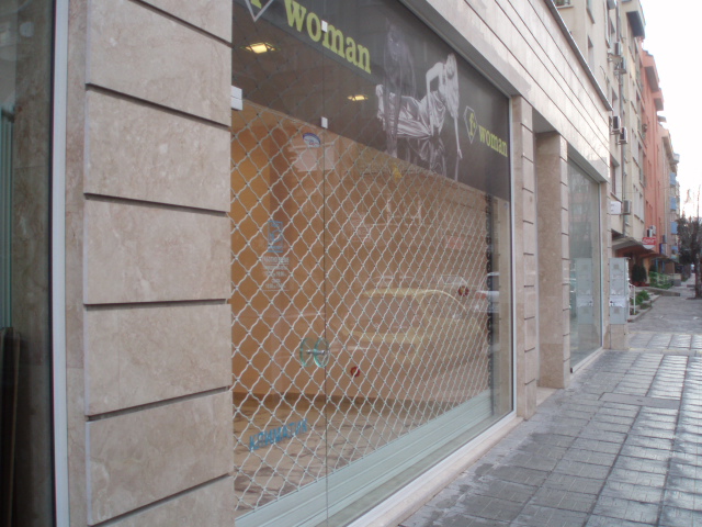 Продава Магазин / Офис / в нова луксозна ъглова сграда, находяща се в гр. София кв. Бели брези, на ул. Хайдушка гора и ул. Д. Атанасов.