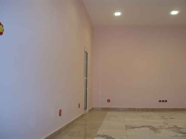 Продава Магазин / Офис / в нова луксозна ъглова сграда, находяща се в гр. София кв. Бели брези, на ул. Хайдушка гора и ул. Д. Атанасов.