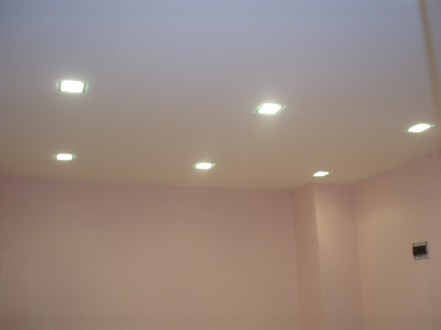 Продава Магазин / Офис / в нова луксозна ъглова сграда, находяща се в гр. София кв. Бели брези, на ул. Хайдушка гора и ул. Д. Атанасов.