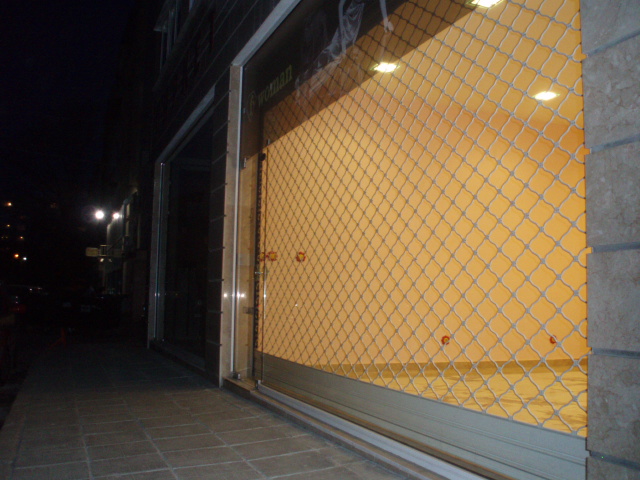 Продава Магазин / Офис / в нова луксозна ъглова сграда, находяща се в гр. София кв. Бели брези, на ул. Хайдушка гора и ул. Д. Атанасов.