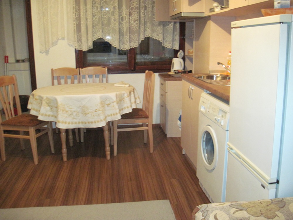 Двустаен обзаведен апартамент в центъра на Варна