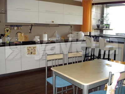 тристаен, София