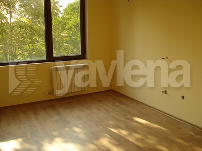 тристаен, София