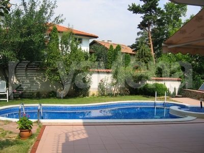 къща, София