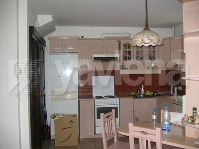 къща, София