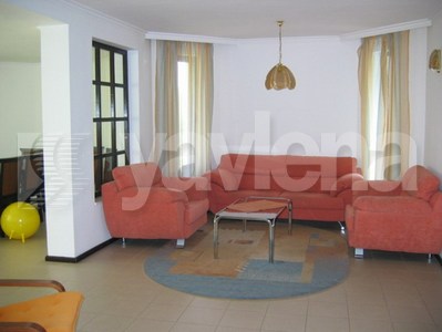 къща, София