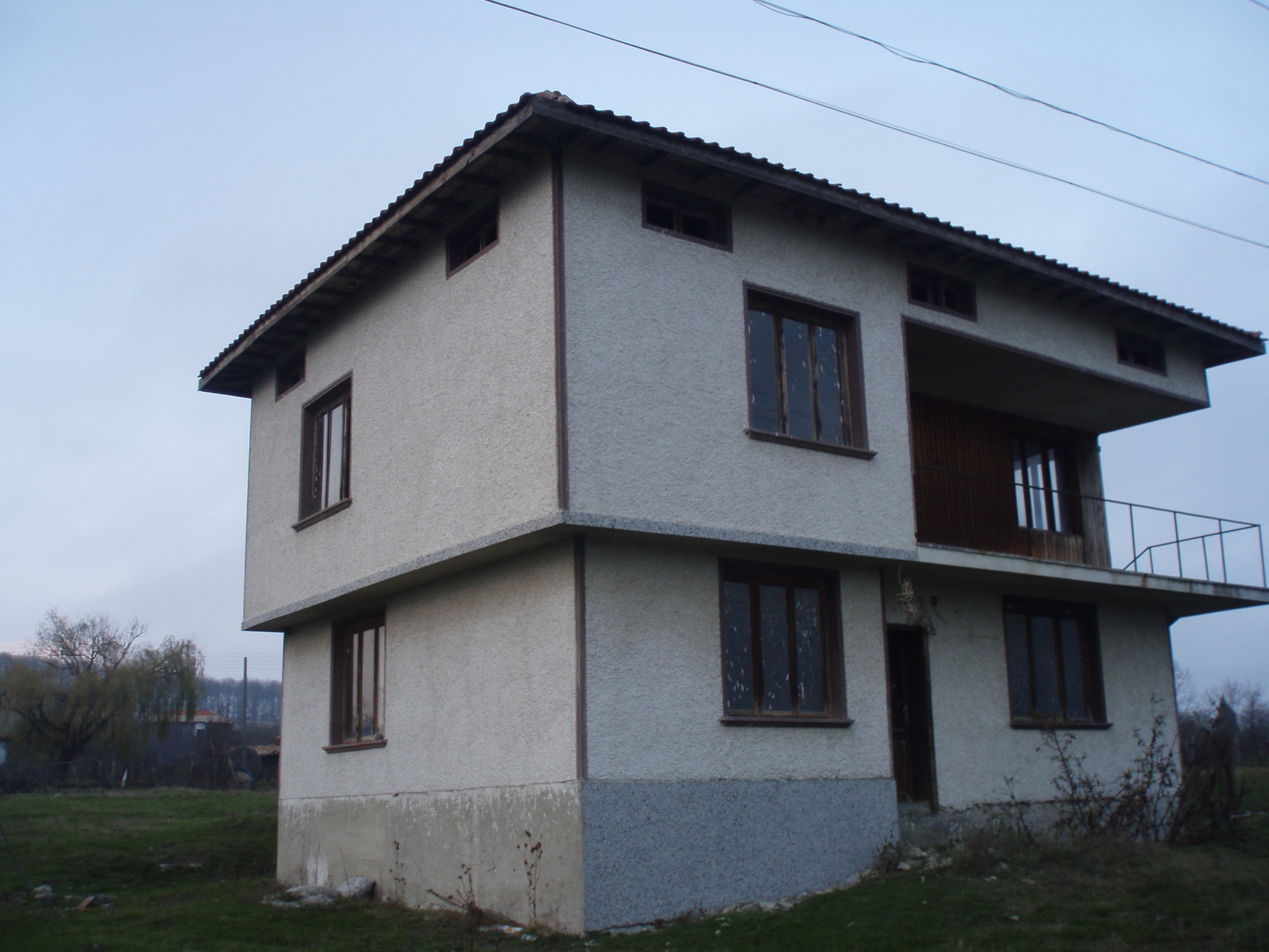 Продава се тухлена къща на два етажа ц.Рудник