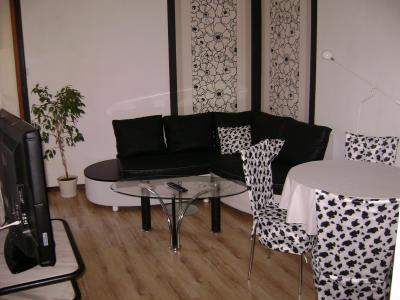 Наем.Русе. Дава под наем 2-стаен,Нов стр.Лукс,Център