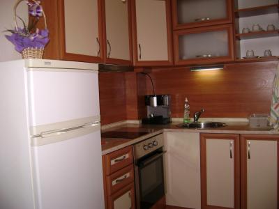 Наем.Русе. Дава под наем 2-стаен,Нов стр.Лукс,Център