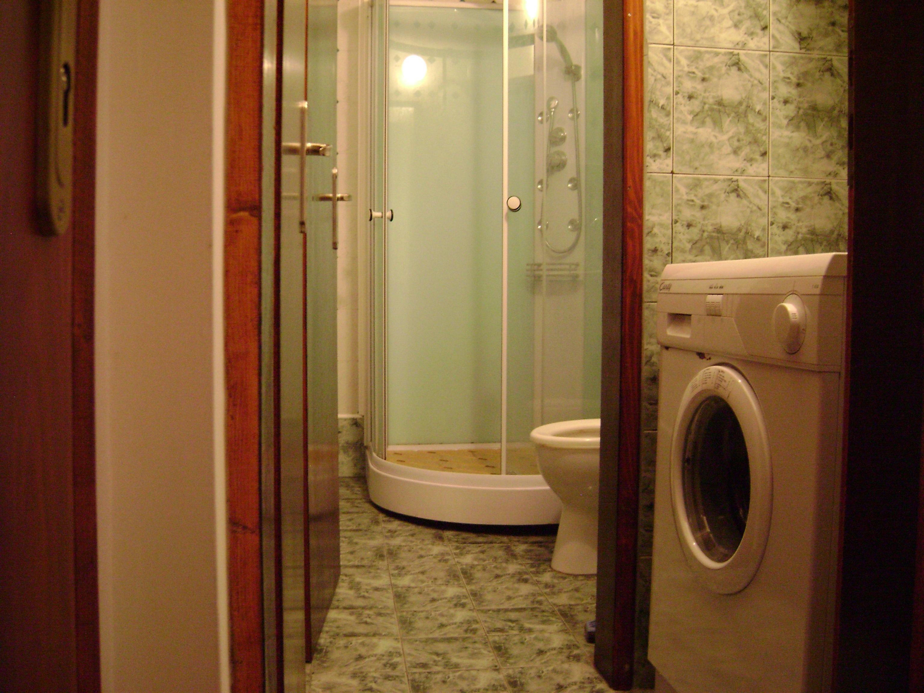 Наем.Русе. Дава под наем 2-стаен,Нов стр.Лукс,Център