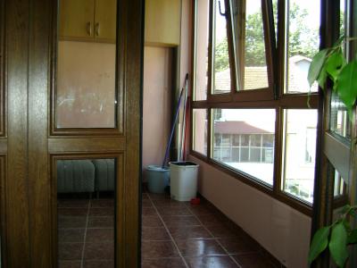 Наем.Русе. Дава под наем 2-стаен,Нов стр.Лукс,Център