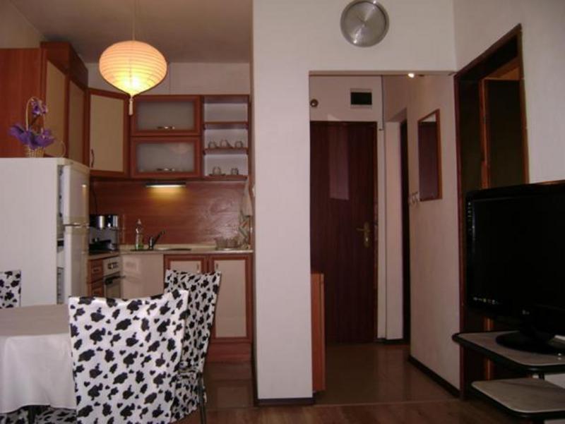 Наем.Русе. Дава под наем 2-стаен,Нов стр.Лукс,Център