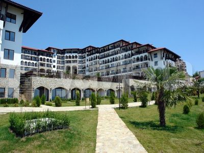 тристаен, Свети Влас