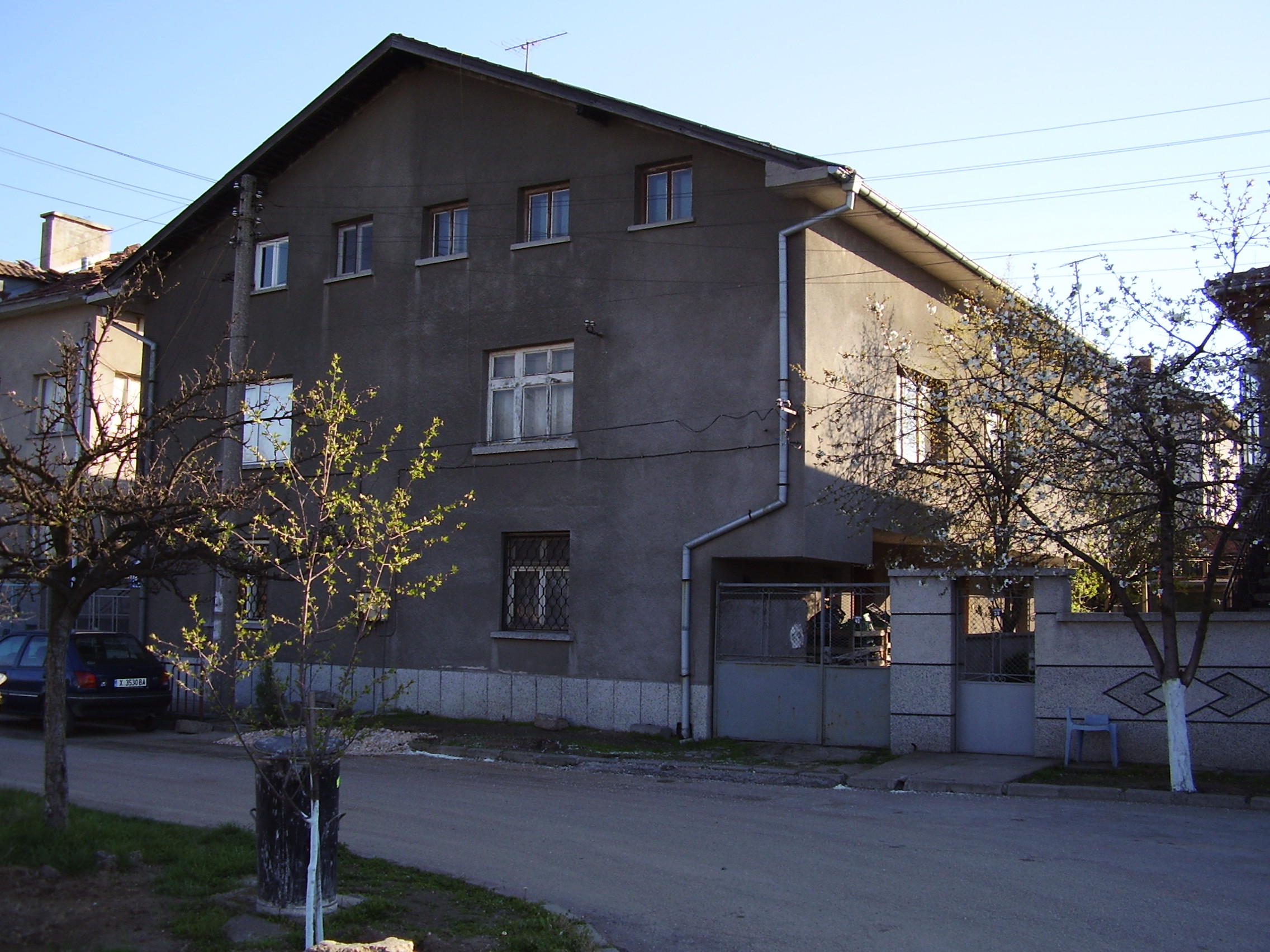 Продавам изгодно КЪЩА  