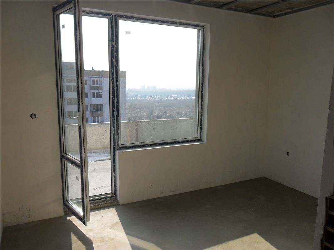 Предлага двустаен апартамент в жилищен комплекс в квартал Кайсиева градина, гр. Варна