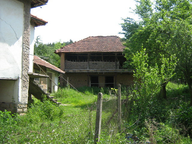 Продава селска къща в с. Черкаски