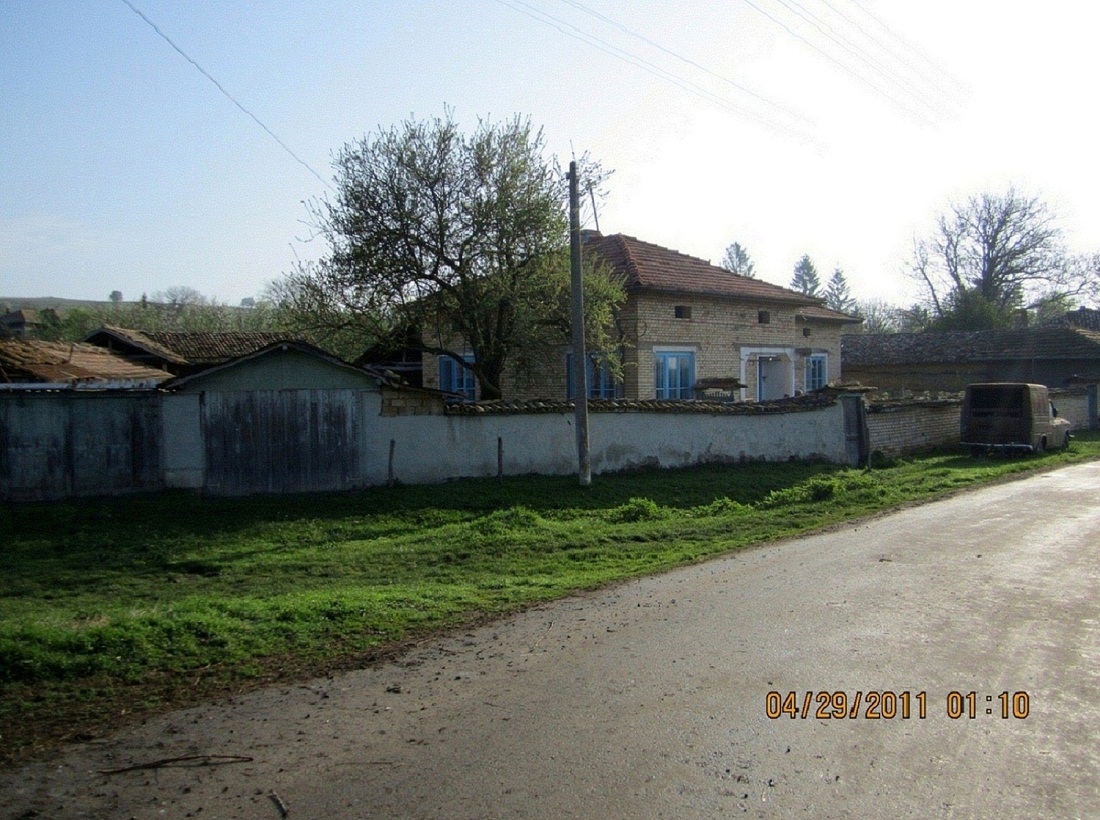 Key Features:
.The property is located in center of the village
.Accessible through all season via tarmac road
.Property with 2315 sq.m of land
.Solid house/solid garage
.4 bedrooms
.there is smaler summer kitchen
.water and electricity are connected to mains
.near village is forest