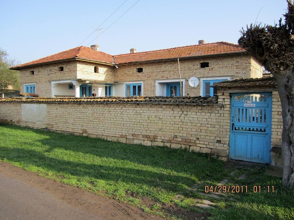 Key Features:
.The property is located in center of the village
.Accessible through all season via tarmac road
.Property with 2315 sq.m of land
.Solid house/solid garage
.4 bedrooms
.there is smaler summer kitchen
.water and electricity are connected to mains
.near village is forest