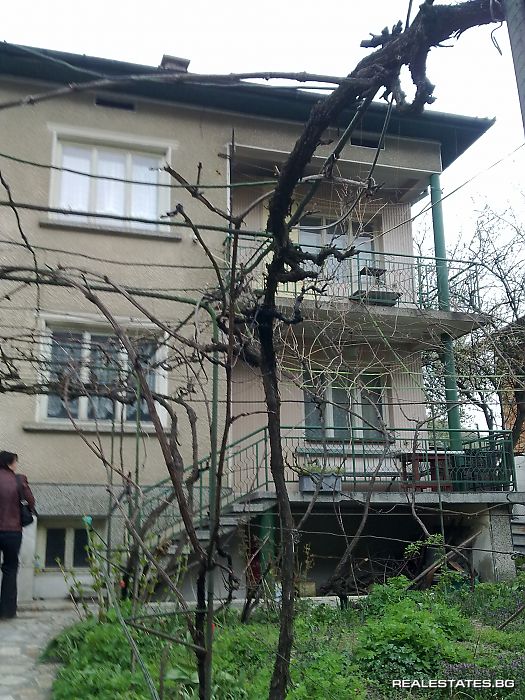 Продавам къща в гр.Берковица