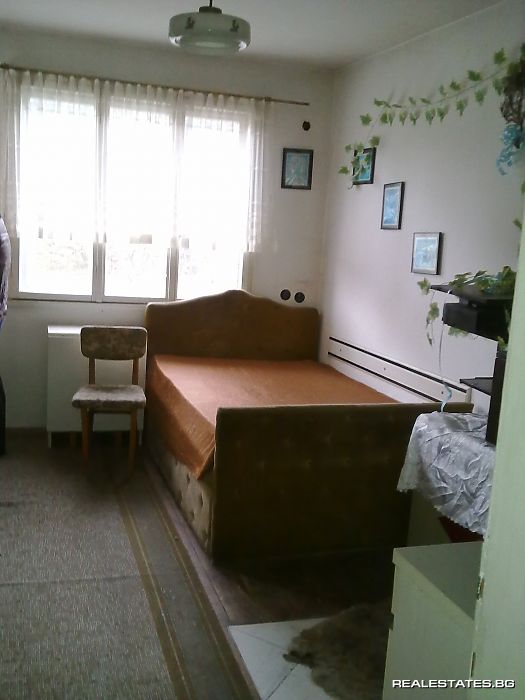 Продавам къща в гр.Берковица