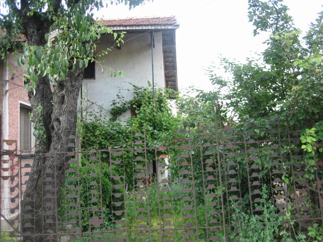 Масивна къща изгодно