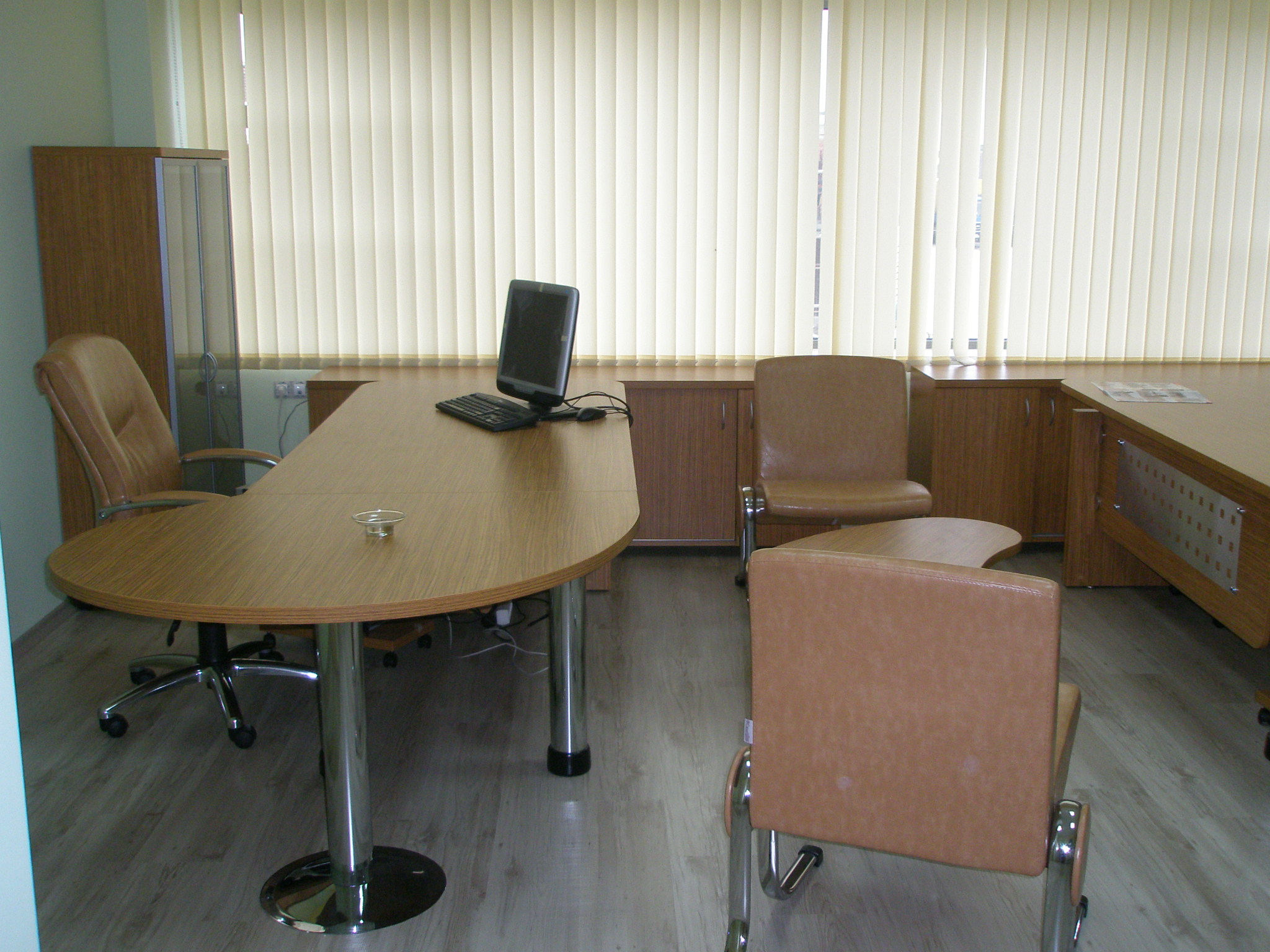 Продавам демонстрационен център/изложбена зала