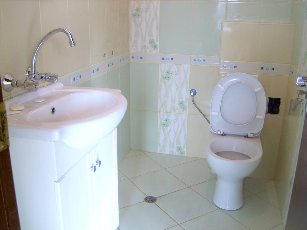 Продавам/давам под наем/ тристаен маломерен апартамент в Пловдив,зона-център