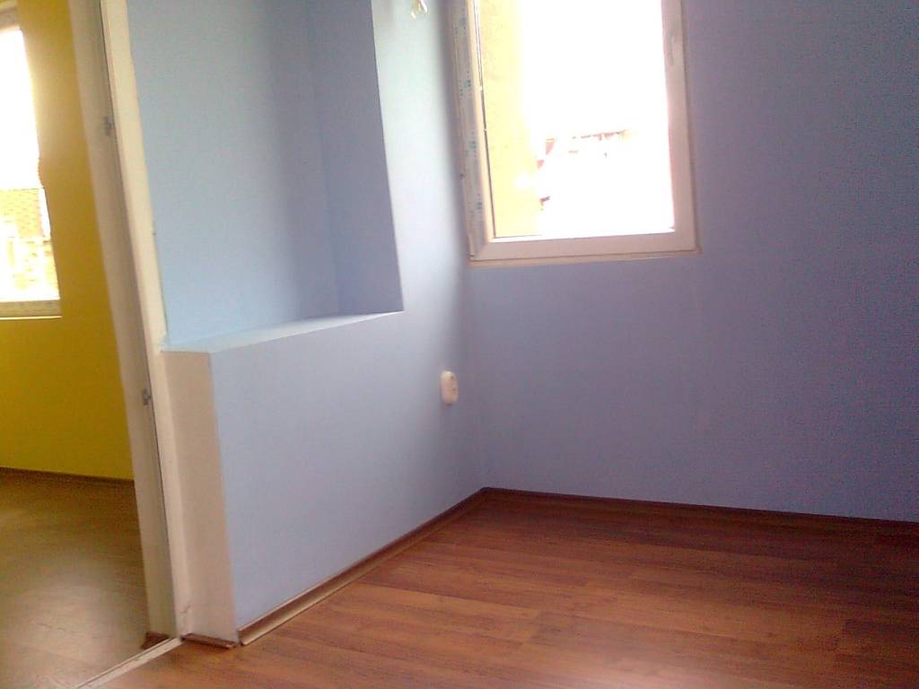 Продавам/давам под наем/ тристаен маломерен апартамент в Пловдив,зона-център