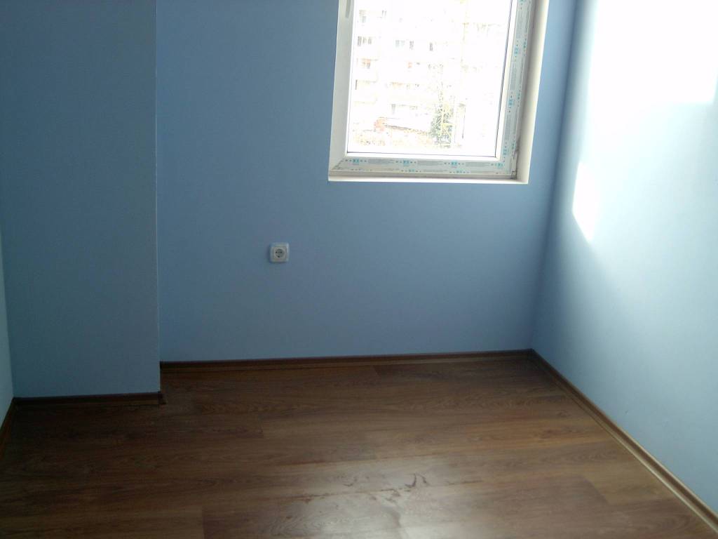 Продавам/давам под наем/ тристаен маломерен апартамент в Пловдив,зона-център