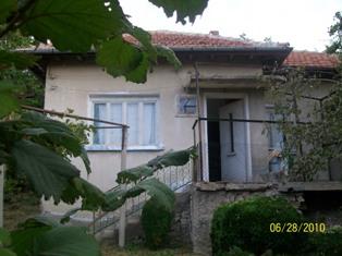 Sale- house with garden 1000sq and well(drill excavated) in Pordim.