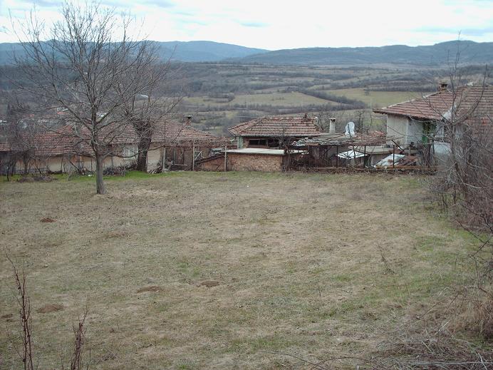 Продава се регулиран парцел 1000кв.м