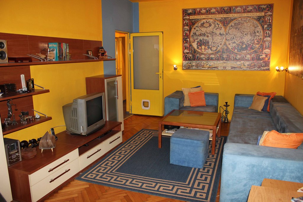 ПРОДАВА 2СТАЕН ИВАН ВАЗОВ ДО НДК РЕМОНТИРАН 78000Е