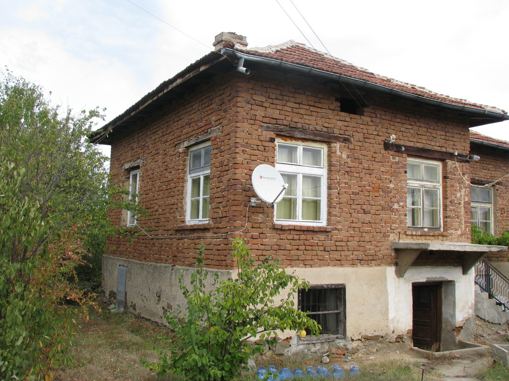Къща с двор в с.Боерица.