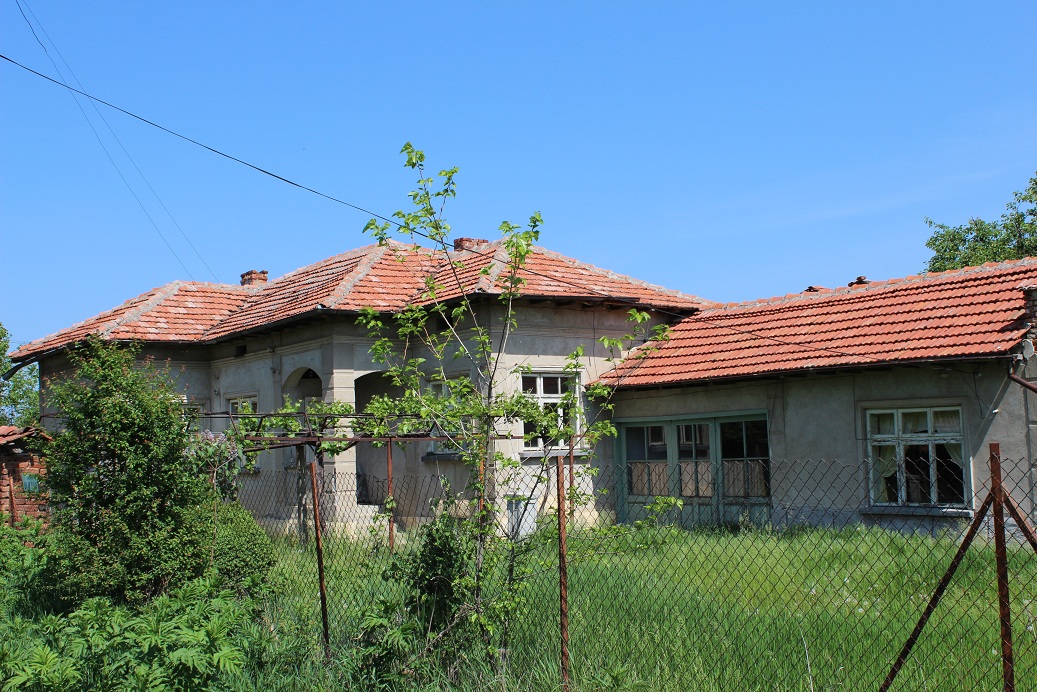 Къща с двор - село Кара Михал